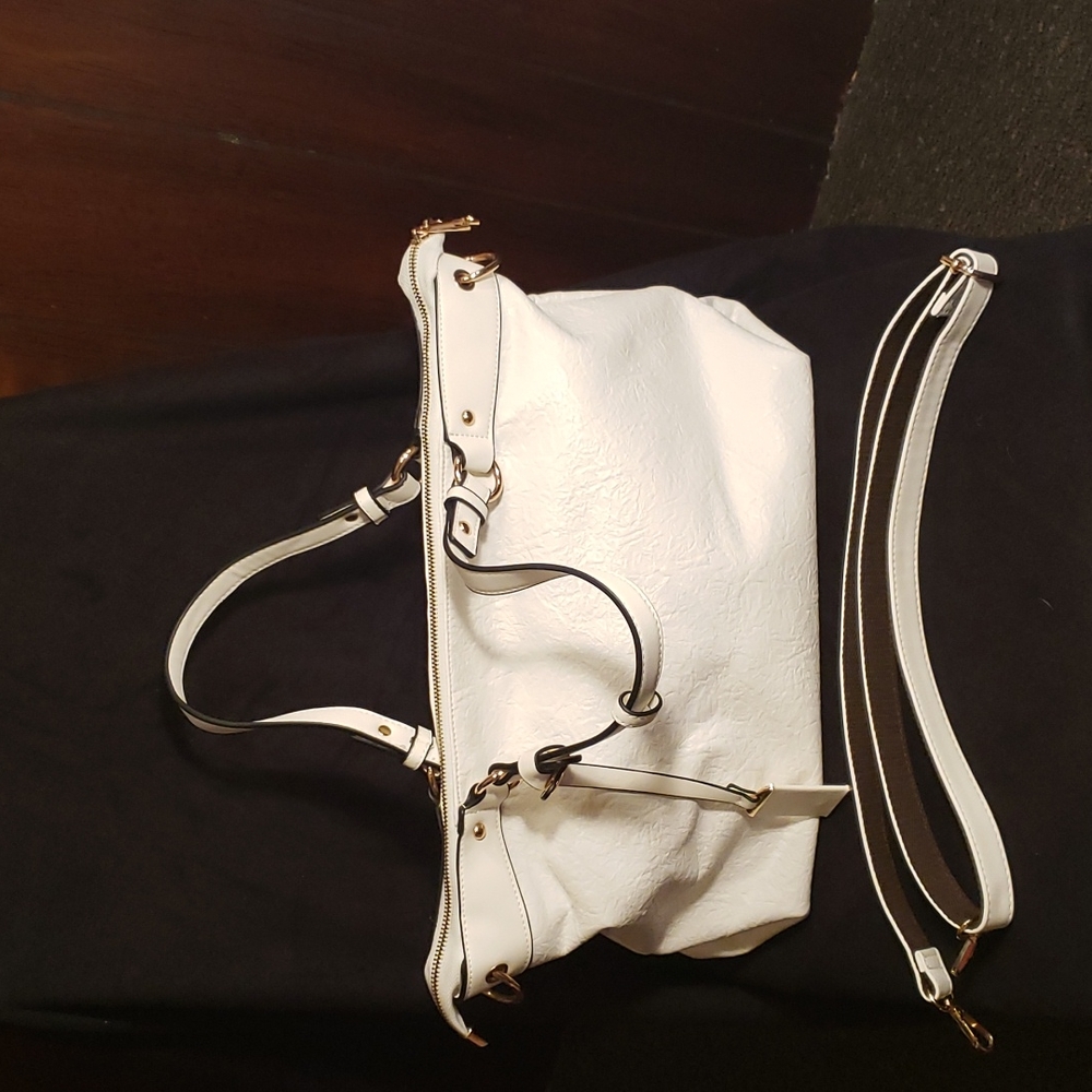 New no tags. White  bag.  Beautiful bag. Has long detachable strap plus handles.